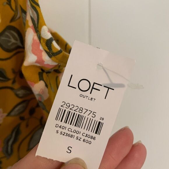 𝅺NWT LOFT floral tank top - Picture 5 of 5